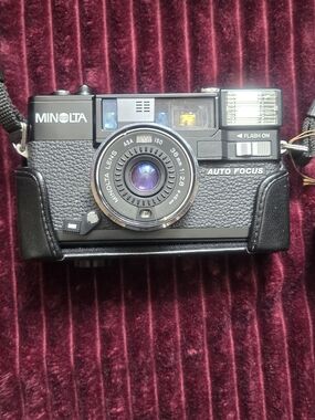 Vintage 80s Minolta AF2 Auto Focus 35mm Film Camera - Black